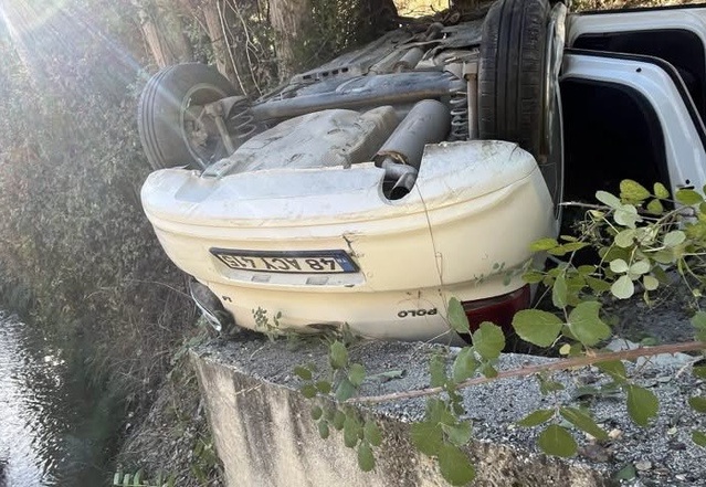 Burdur'da otomobil dereye yuvarlandı, 76 yaşındaki sürücü ağır yaralandı