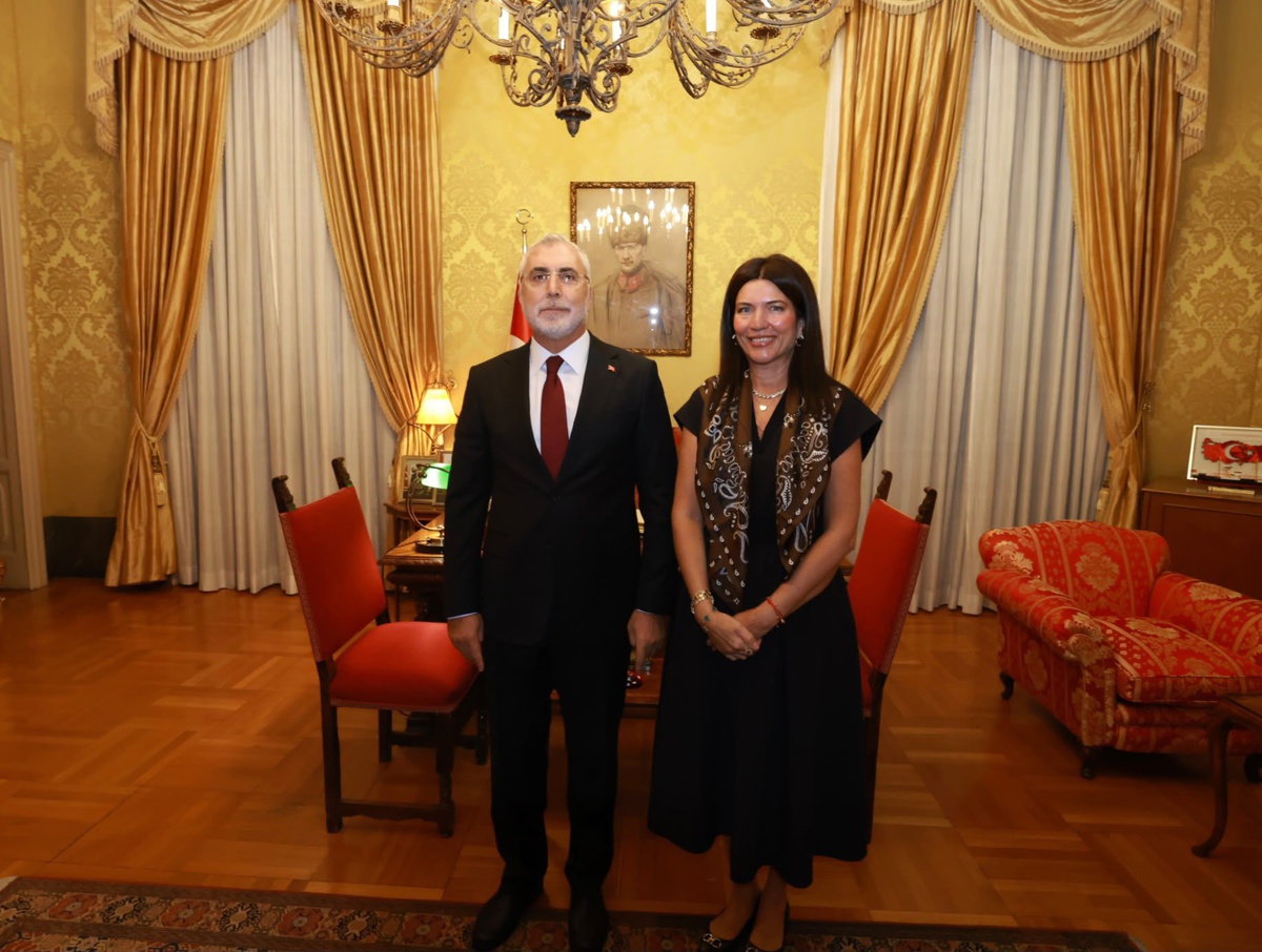 Bakan Işıkhan Roma\'da büyükelçilerle görüştü