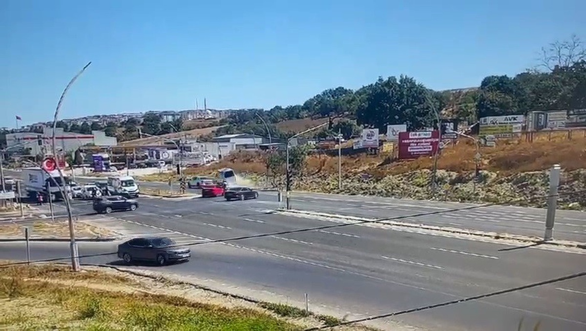 Tekirdağ Çerkezköy\'de minibüs kontrolden çıktı, 1 aylık bebek ve 2 çocuk yaralandı