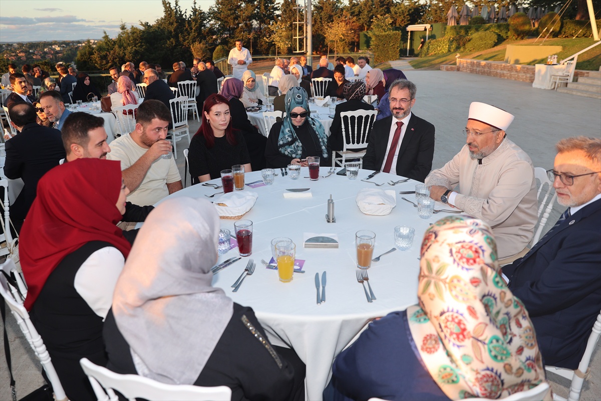 Diyanet İşleri Başkanı Arpaguş "İki İnsan Bir Hayat" projesinden yararlanan çiftlerle buluştu: