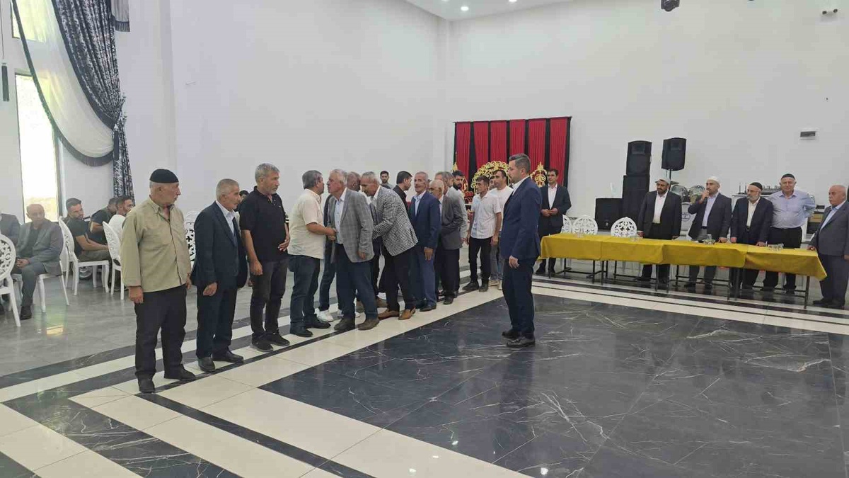 Diyarbakır Silvan\'da iki aile arasındaki husumet bir yıl sonra barışla bitti
