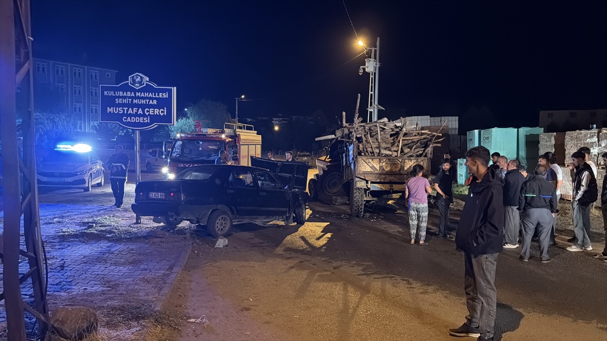 Elazığ\'da traktörle çarpışan otomobilin sürücüsü yaralandı