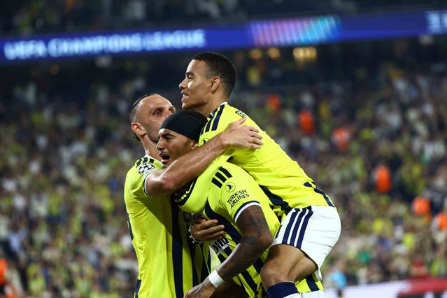 Fenerbahçe Şampiyonlar Ligi'nde Roma ile 1-1 berabere kaldı, ilk gol Archie Brown'dan