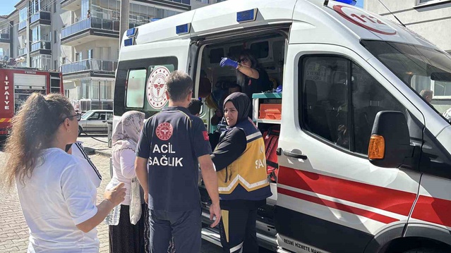 Bolu'da garajda hava kompresörü yangın çıkardı, 3 kişi dumandan etkilendi