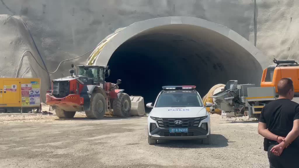 Gaziantep\'te Dülük Tüneli inşaatında iskele kazası, 1 işçi öldü 3 işçi yaralandı