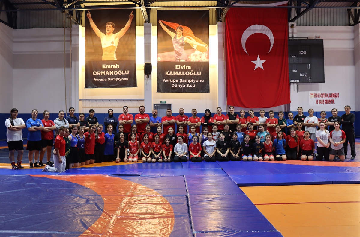 Erzincan Üzümlü'deki kampta 70 kız güreşçi olimpiyat hedefiyle çalıştı