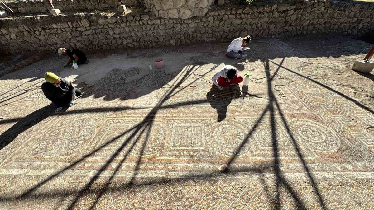 Hadrianopolis\'te 1600 yıllık saray mozaiklerinin restorasyonu tamamlandı