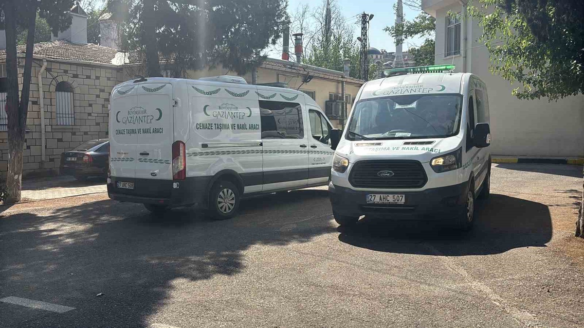 Gaziantep\'te halı yıkarken akıma kapılan 2 kadının cenazesi teslim edildi