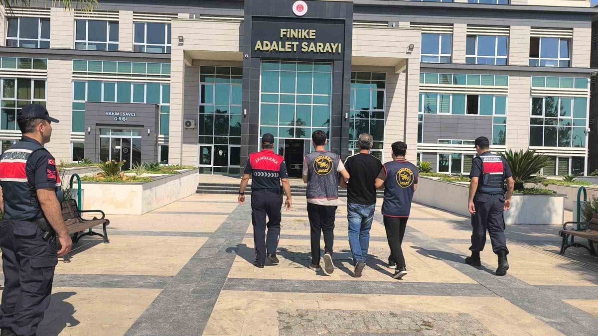 Finike\'de 25 yıl 9 ay hapis cezası bulunan hükümlü JASAT ekiplerince tutuklandı
