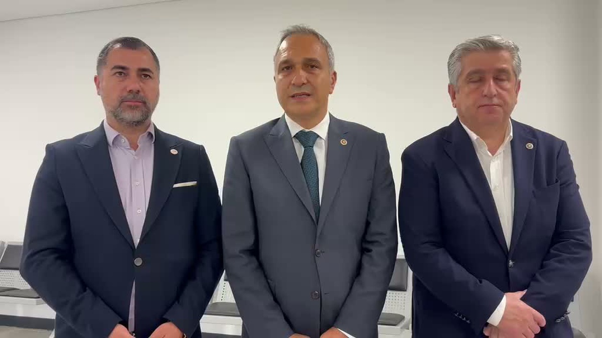 İBB Davası\'nda 79. gün... Milletvekili Suat Özçağdaş, duruşma salonundan çıkarıldı: “Ailelere olan sevgim ve saygım nedeniyle salondan çıkıyorum”