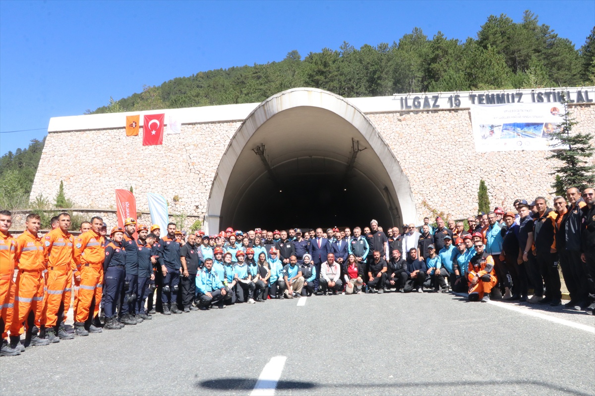 Çankırı\'da Ilgaz Tüneli\'nde deprem, kaza ve yangın tatbikatı gerçekleştirildi
