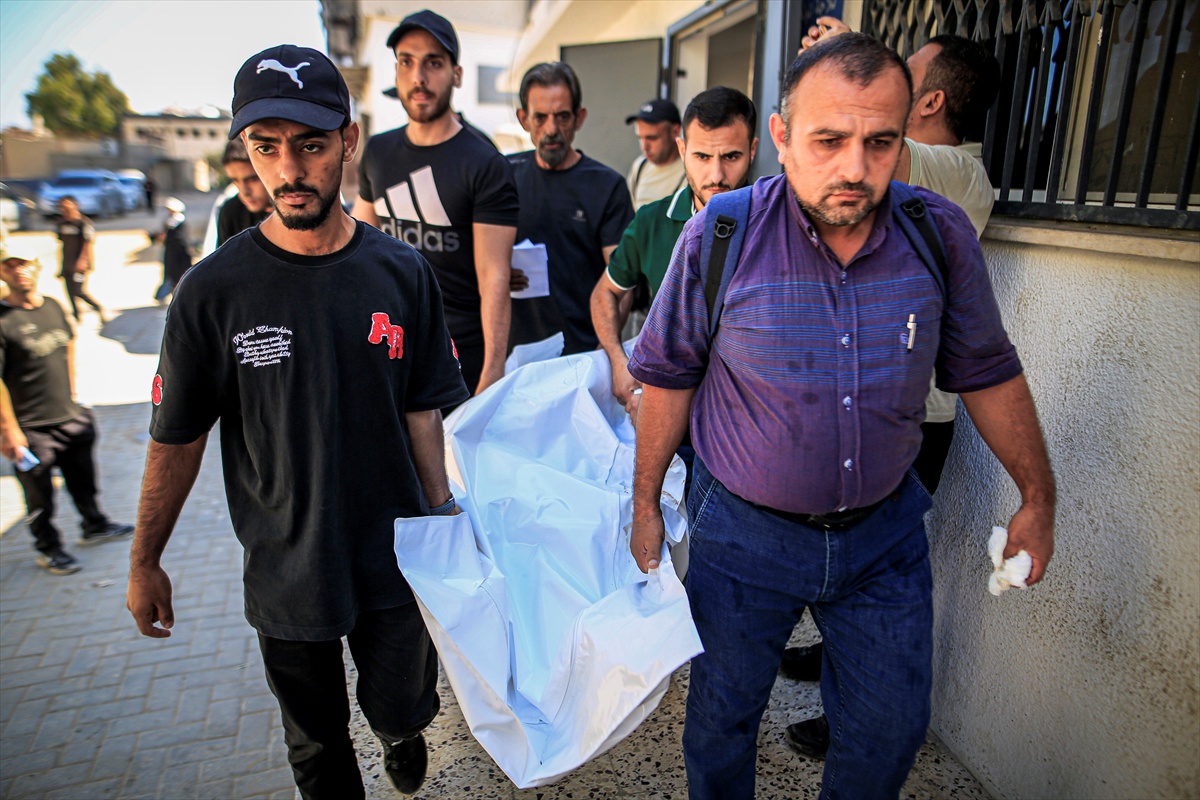 İsrail Beyt Lahiya\'da bir evi bombaladı, aynı aileden 4 kişi öldü
