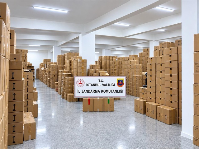Bağcılar'da kaçak parfüm operasyonunda 200 milyon liralık ürün ele geçirildi