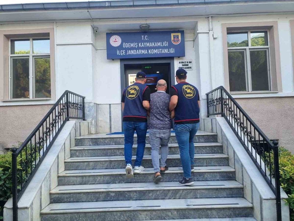 İzmir Ödemiş\'te 4 yıl 8 aydır aranan hükümlü jandarma operasyonuyla yakalandı