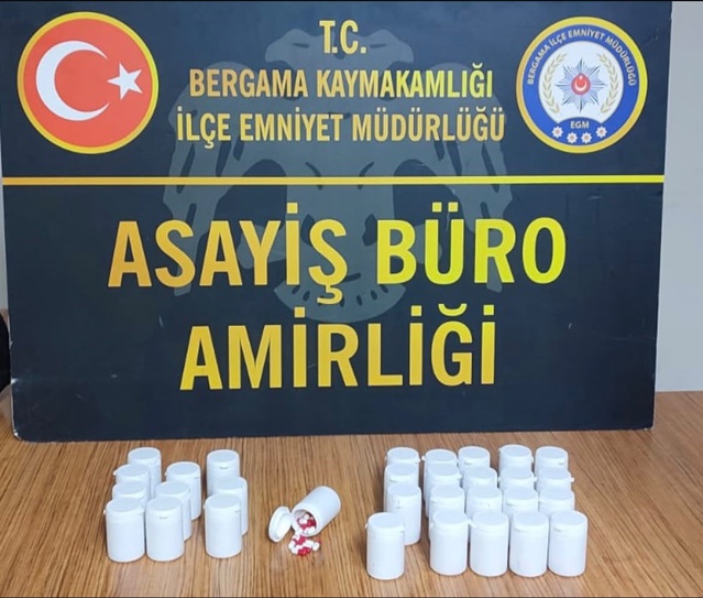 Bergama'da uyuşturucu operasyonunda bin 558 hap ele geçirildi, 2 şüpheli tutuklandı
