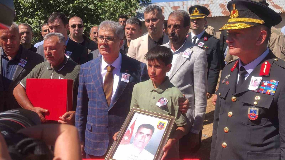 Kalp krizi geçiren Güvenlik Korucusu Yüksel Demir Solhan'da toprağa verildi