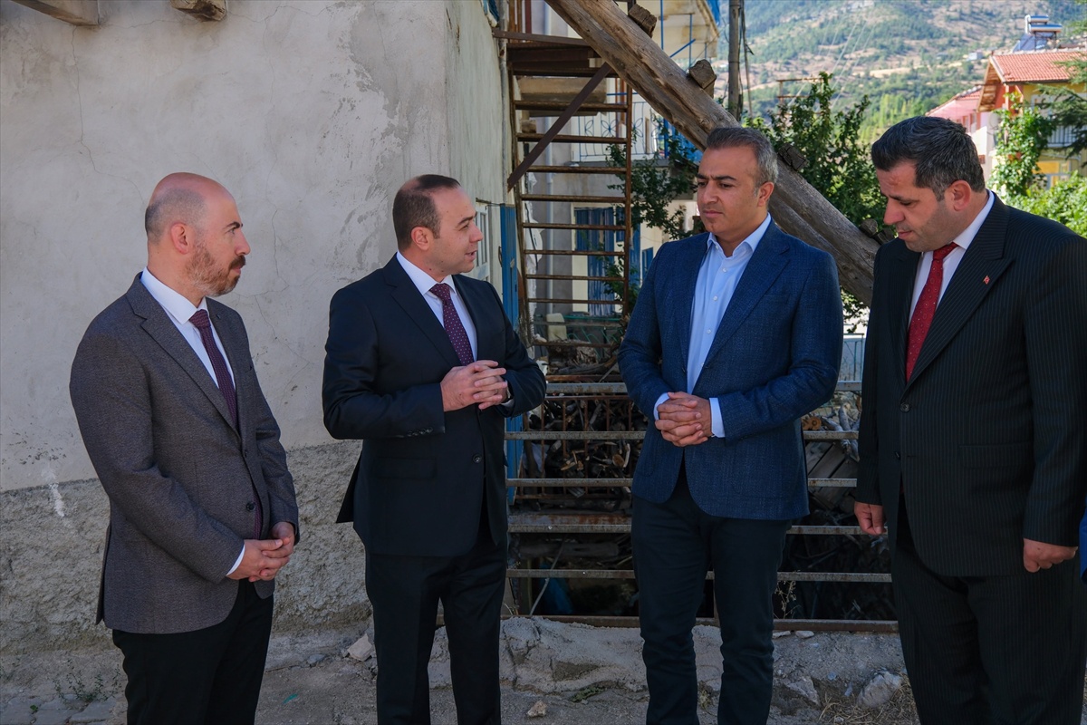 Karaman Valisi Çiçek Sarıveliler ilçesini ziyaret etti