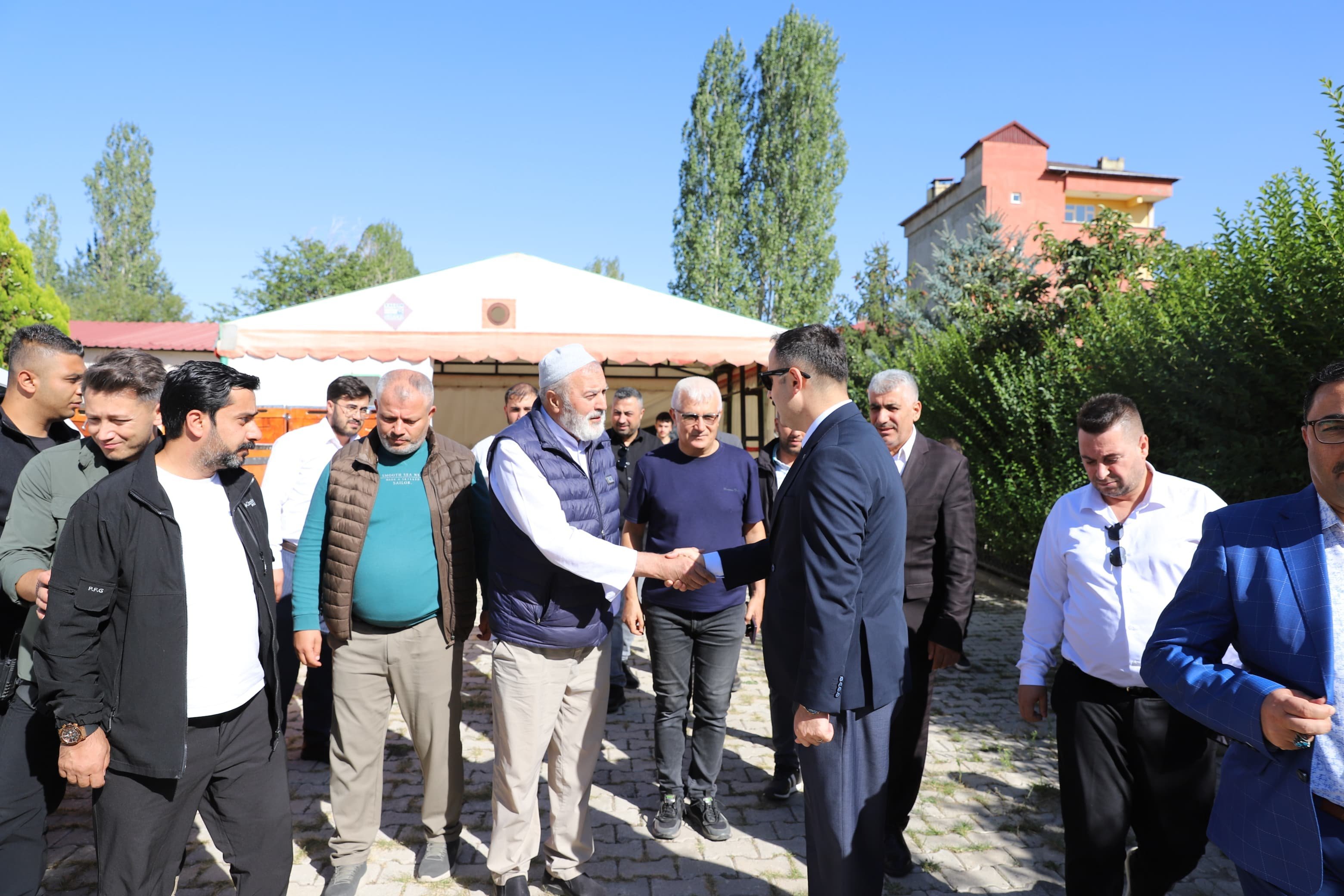 Doğubayazıt Kaymakamı Ayvat, Şeyh Mustafa Tanrıverdi Külliyesi'ni ziyaret etti