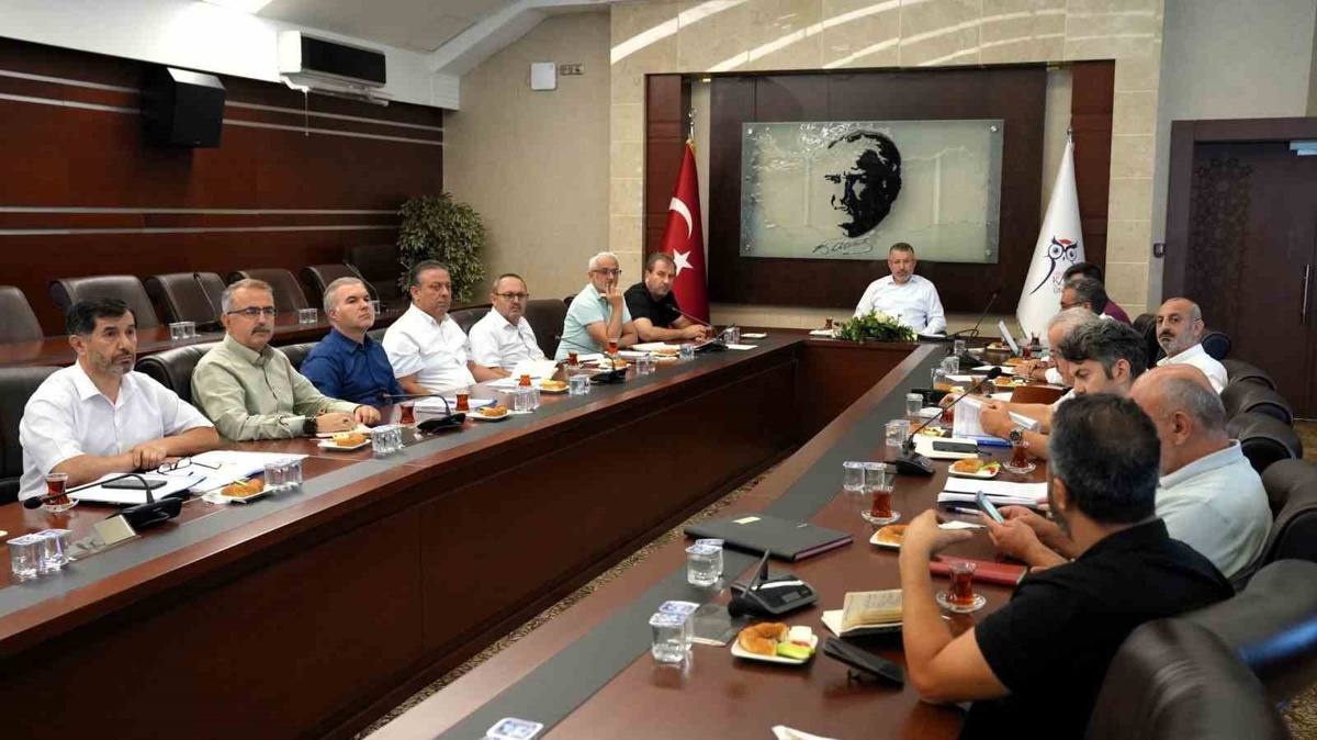KBÜ\'de Rektör Kırışık başkanlığında yeni dönem ve idari koordinasyon toplantısı yapıldı
