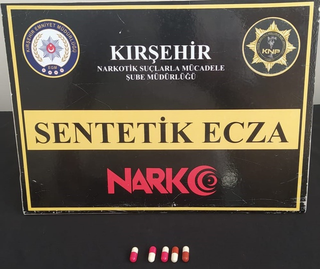 Kırşehir'de uyuşturucu operasyonunda gözaltına alınan 9 şüpheli adliyeye sevk edildi