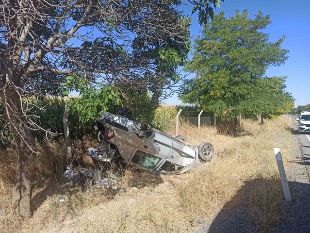 Konya Kulu'da otomobil takla attı, araçtaki 2 çocuk yaralandı
