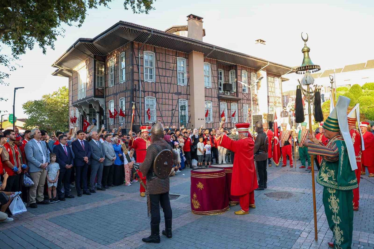 Kurtuluş coşkusu Tarihi Belediye Binası’na taşındı