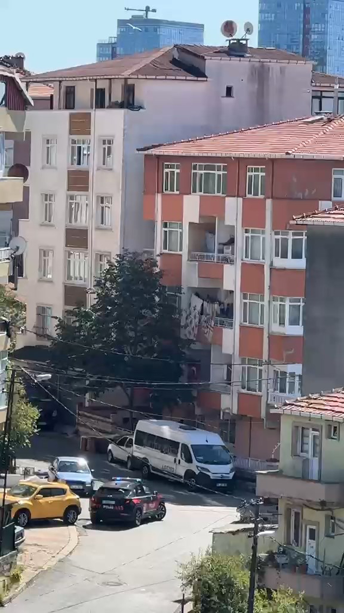 Maltepe'de iş yeri sahibi çevredeki işletmeciye silahla ateş açtı