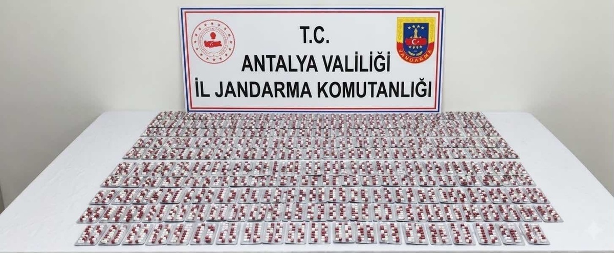 Manavgat\'ta uyuşturucu operasyonunda 3 bin sentetik hap ele geçirildi