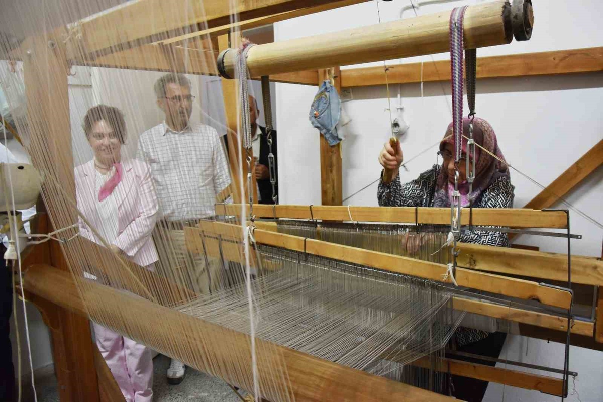 Manisa Bezi, kadınların emeğiyle yeniden hayat buluyor
