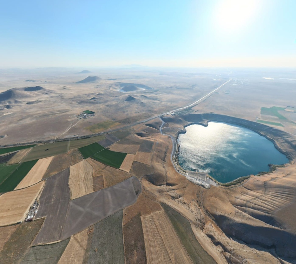 Karapınar\'daki Acıgöl ve Meke Gölü dron ile aynı karede görüntülendi