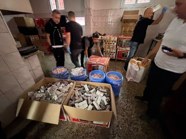 Mersin'de pişirim fırınındaki aramada 1 milyon 29 bin sentetik ecza hapı bulundu