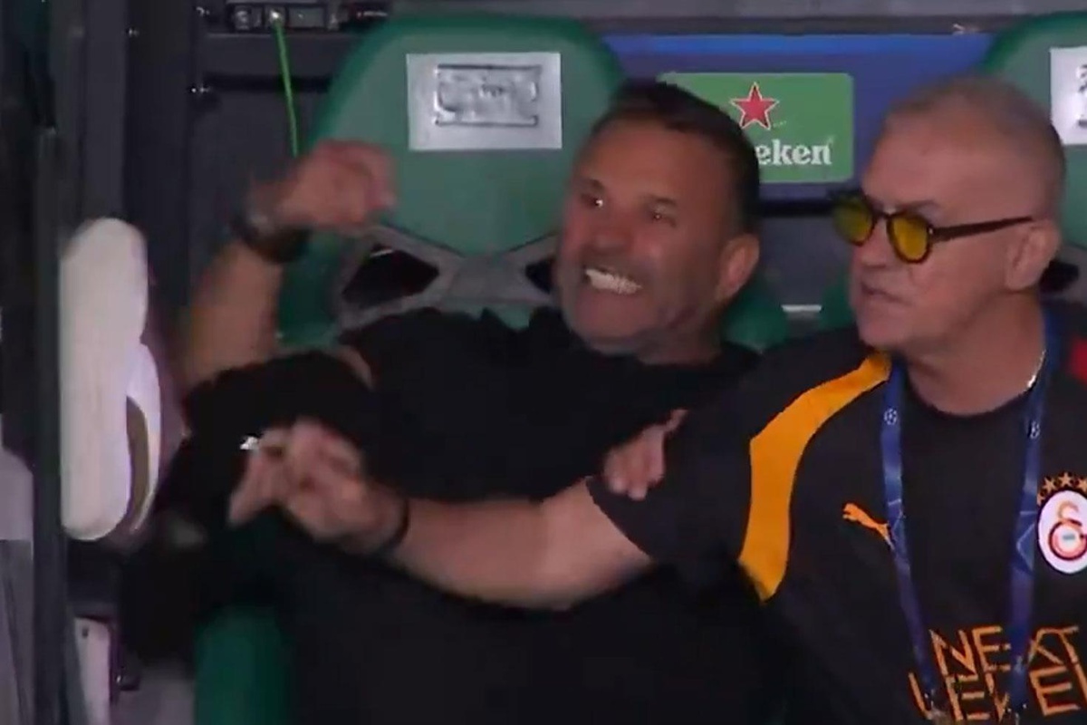 Okan Buruk\'u hiç böyle görmediniz! Sporting yedek kulübesini tekmeledi