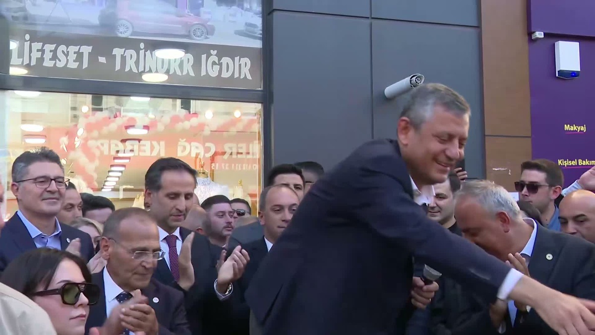 Özgür Özel Ardahan\'da esnafı dinledi, iktidarın kara düzenini eleştirdi