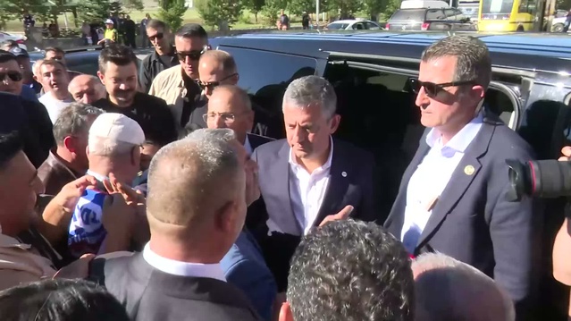 Özgür Özel Ardahan'da esnafı dinledi, otoban özelleştirmesini eleştirdi