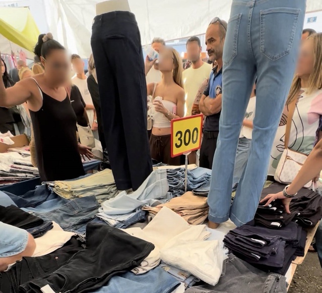 Eskişehir'de semt pazarında kot pantolon iadesi gerginliği zabıtayla yatıştı