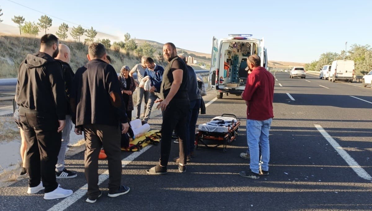 Eskişehir yolunda kontrolden çıkan otomobil yan yattı, 1 kişi hafif yaralandı
