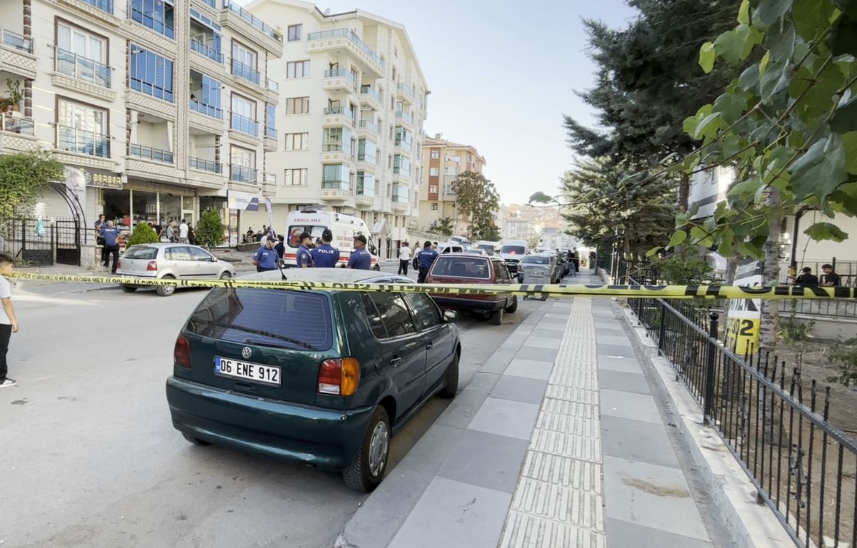 Ankara Mamak'ta hırdavat dükkanında tartıştığı yeğenini silahla vurarak öldürdü