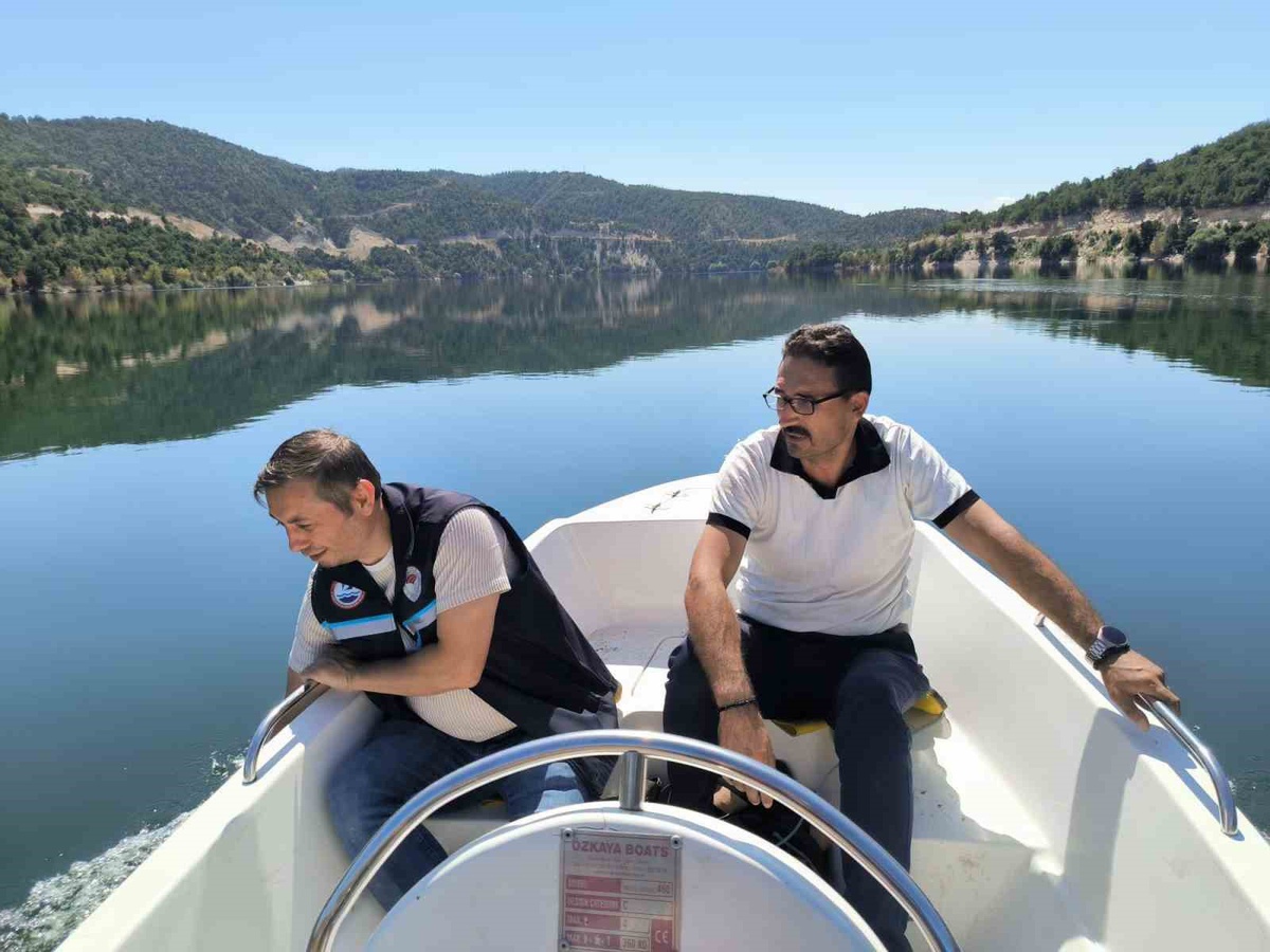 Kütahya Tavşanlı'da Kayaboğazı Baraj Gölü'nde sahipsiz balık ağları denetlendi