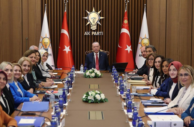 Telefonlarını kapattı, ardından bu kare geldi! CHP'li başkan Cumhurbaşkanı Erdoğan'ın toplantısında