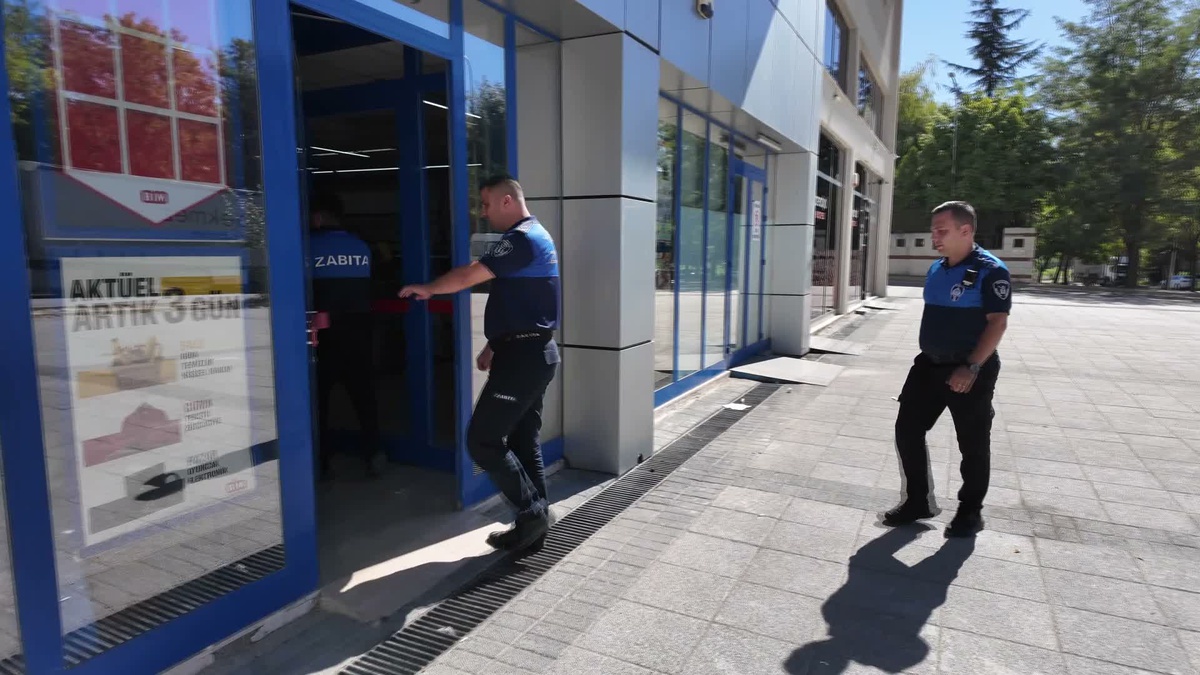 Tepebaşı\'nda marketlere son kullanma tarihi ve fiyat denetimi yapıldı