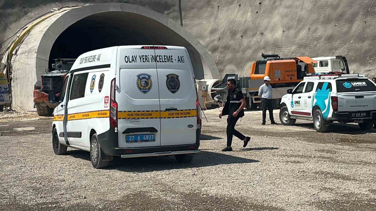 Tünelde çalışan işçiler demir ile iskele arasına sıkıştı: 1 ölü, 5 yaralı