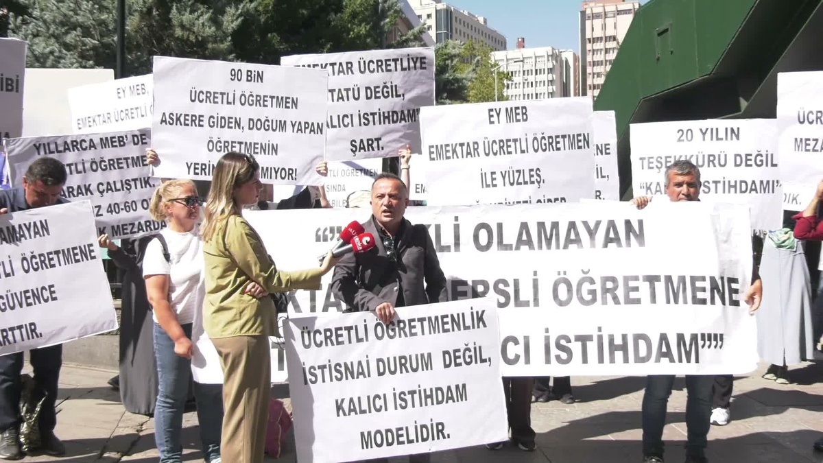Ücretli öğretmenler 70. kez MEB önünde, emekli olamadan kadro bekliyor