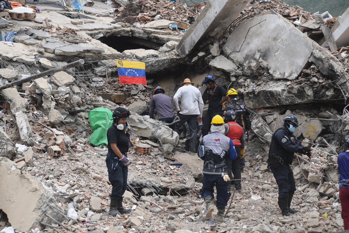 UNICEF Venezuela\'da depremde hasar gören su şebekesini La Guaira\'da onaracak