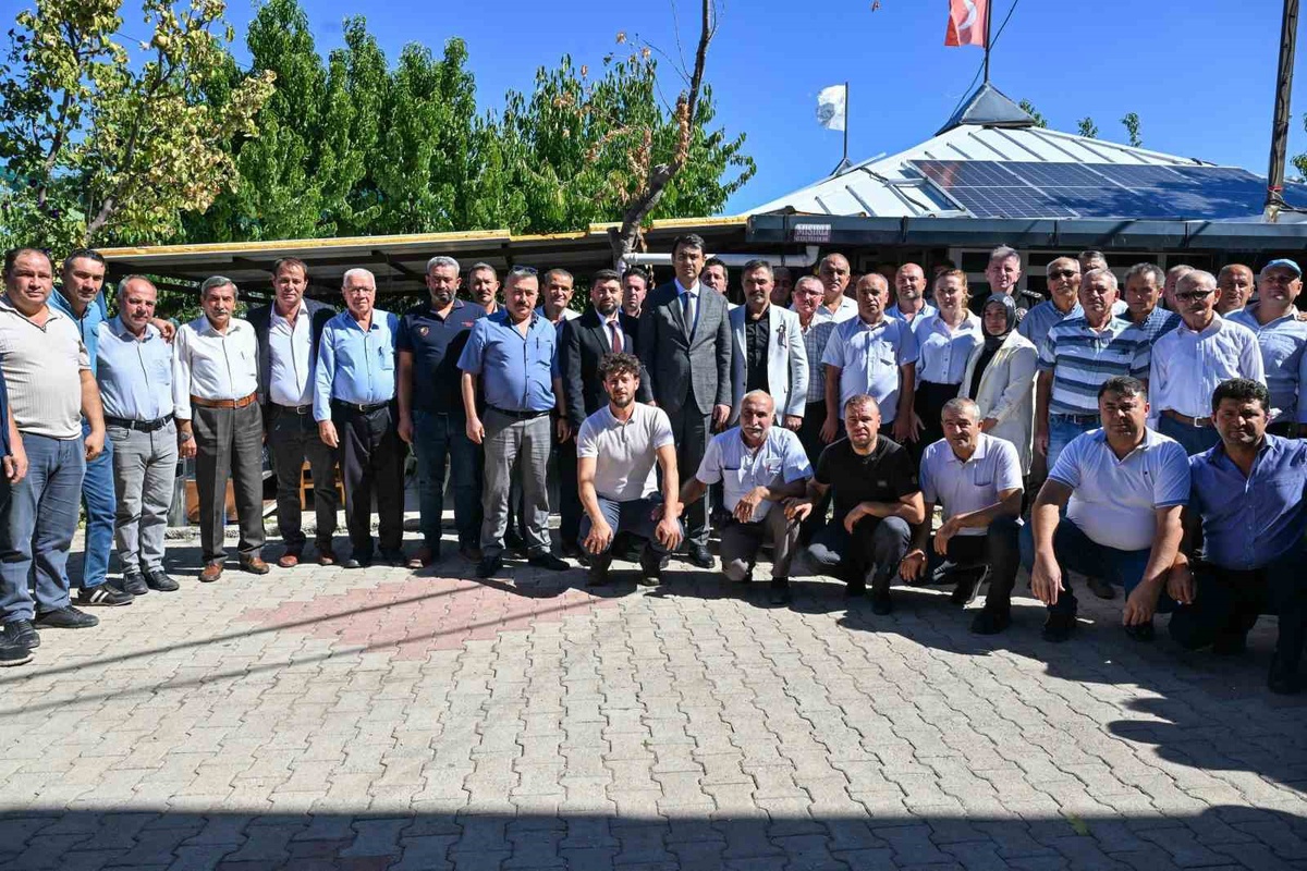 Uşak Valisi Kartal, merkez ilçe köy muhtarlarıyla bir araya geldi