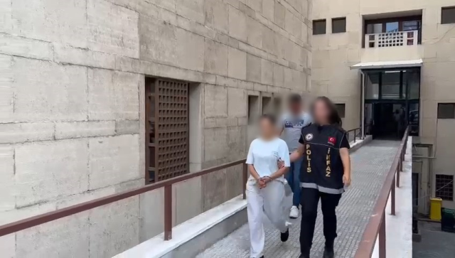 20 yıl hapis cezasıyla aranan kadın yakalandı: Kargocu sandım polis çıktı