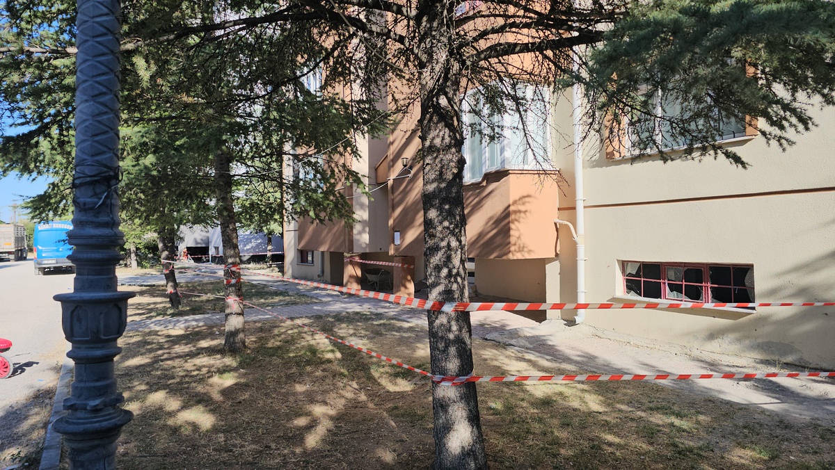Konya Kulu\'da depremde hasar gören 5 katlı apartman tahliye edilip mühürlendi