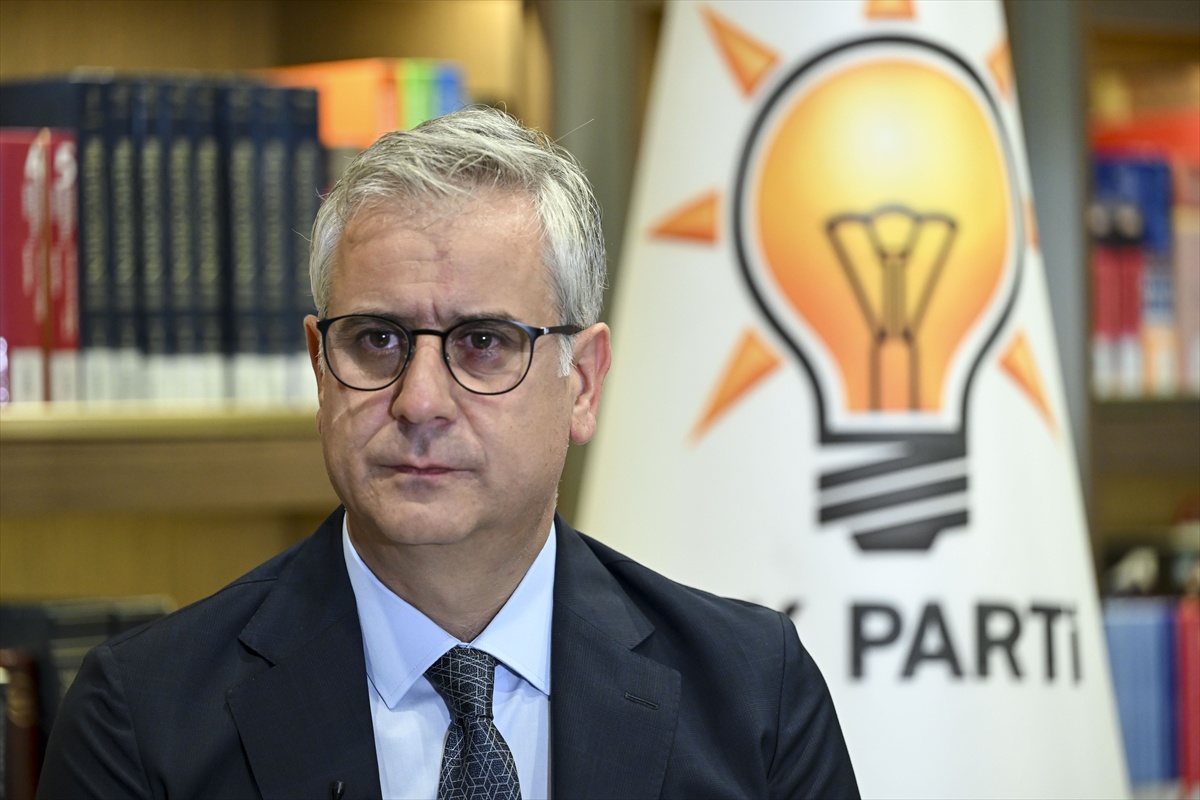 AK Parti\'li Yalçın 12 Eylül darbesini değerlendirdi, sivil anayasa mesajı verdi