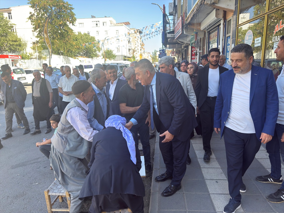 AK Partili Gökçınar, Diyarbakır Çermik\'te esnaf ve belediyeyi ziyaret etti