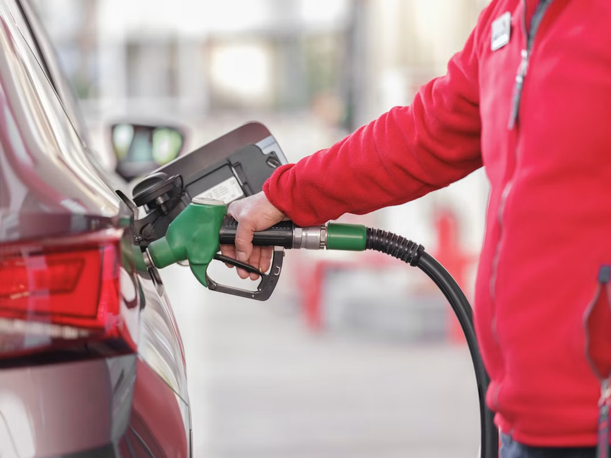 Benzine bu gece yarısı 3 TL 20 kuruş zam geliyor, litre 80 TL\'yi aşacak