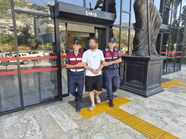 Alanya'da uyuşturucudan 7 yıl 8 ay hapis cezası olan firari hükümlü yakalandı